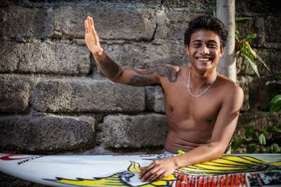 Congratulations. Bali barrel wiz, Garut Widiarta, signs new 3-year contract with Rip Curl.