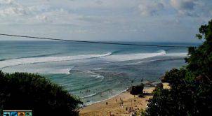 Big swell is hitting Padang Padang, Bali